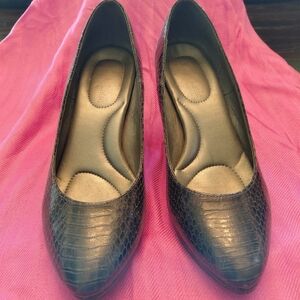 Chic Black/Silver Crocodile Pattern Heels